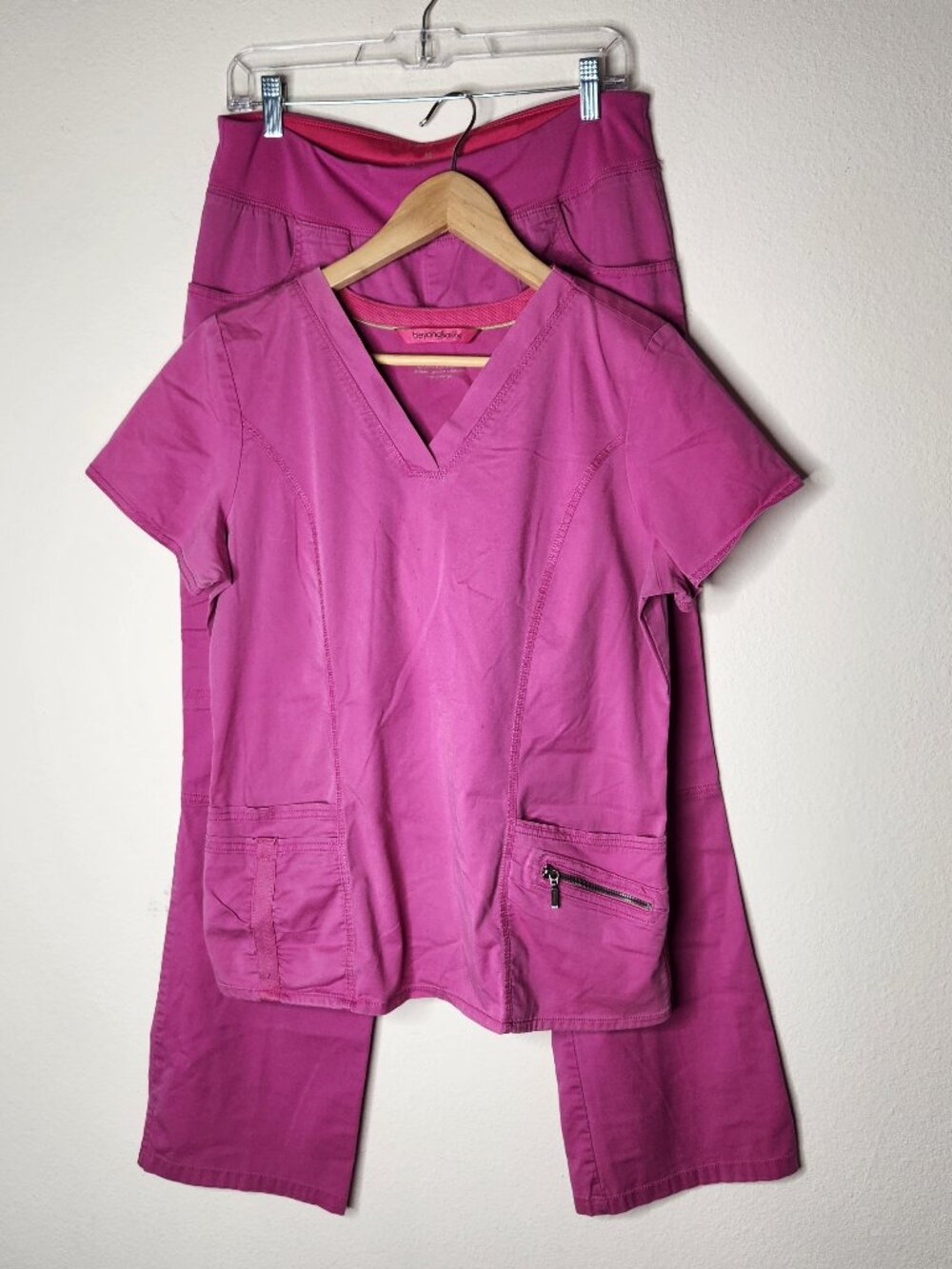 Beyond Scrubs Womens M/L Pink Scrub Set